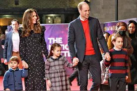 威廉凯特带娃海岛度假，住查尔斯海豚屋，全家骑车游玩被岛民偶遇图片