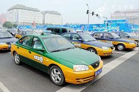 德国游客来中国旅游，一上车就迷茫了：你们管这叫公路？图片