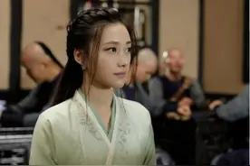 新版《鹿鼎记》阿珂一字眉妩媚不足、英气有余，嘴巴一言难尽图片