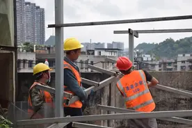 【关注】拆！推进青云路老旧小区改造，南明区依法拆除楼顶违建400余平方米图片