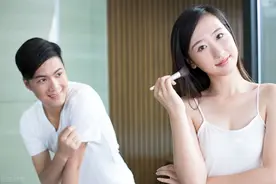 女人背叛了丈夫，即使装得深情，也会在这几处暴露无疑图片