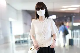 短裙+马丁靴够美！女团标配穿搭，你直接借鉴就好了图片