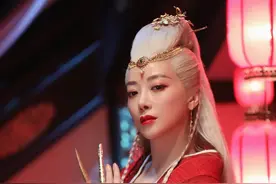 第一渣女复出！艳压AB，曾是整容模板：还被小9岁高富帅宠上天图片