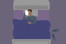 每天玩手机在6小时以上，后来会怎么样？摸摸后颈就知道了图片