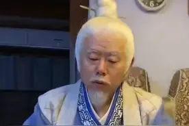 63岁潘长江也减肥？喝无糖可乐啃黄瓜，打嗝不停身体状况惹担忧图片