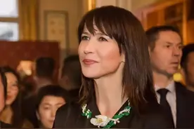 苏菲玛索，全世界都爱着她的浪漫，她却沉迷于中国翡翠珠宝图片