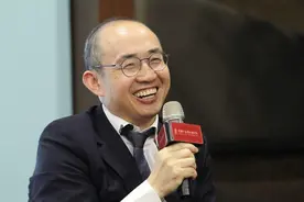 拿80块下海创业，身价240亿成地产大王，套现300亿要跑路？图片