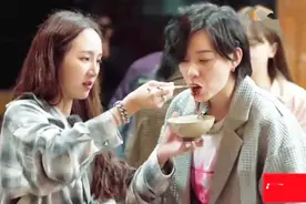女明星吃饭都是吃了个寂寞？浪姐七人煮宵夜，平均每人吃两根面条图片