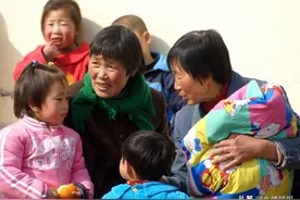 农村妇女问：家贫，生了三个女儿，丈夫要求生儿子，怎么办图片
