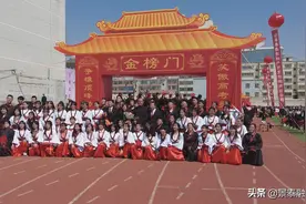 景泰二中举行第五届十八岁成人礼暨庆“五四”文艺汇演图片