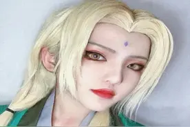 火影忍者珍藏版纲手cosplay图，粉丝感叹只能看前三张图片