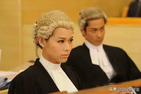 香港法官为什么争相要戴闷热的假发？图片
