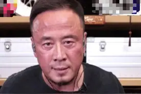 47岁杨坤喝酒后直播？满脸通红眼神飘忽，带货翻车被怼太尴尬图片