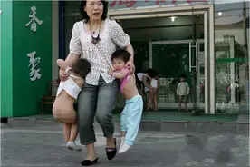 “最美幼师”汶川地震冒死救出孩子，相约5年一见，后来如何了图片