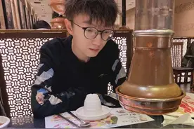 MLXG排位被卡萨疯狂反野，气得直接公屏打字：你是真的狗啊图片