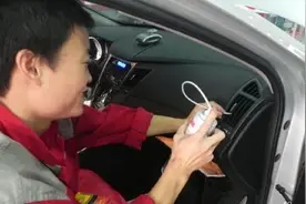 汽车空调总有异味，维修工：别忘记清洗这个地方图片