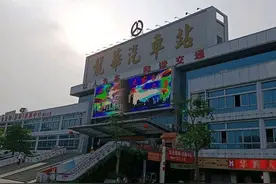 深圳龙华汽车站：街道冷冷清清，店铺关门，人都去哪里了？图片
