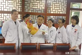南阳市中医院在对祖国医学的传承和发展中，着力推出葫芦灸法，为百姓解除疾病痛苦，请看——神奇的宝葫芦图片