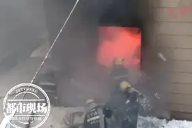 冰火两重天！零下14度灭火2小时后，消防员吃饭这一幕让人心疼图片