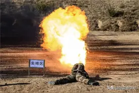 烎！烎！烎！火龙出击！直击喷火兵实喷现场图片