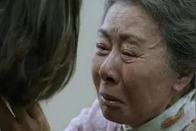 老人的钱都给孩子还是留着养老？聪明老人这样分配，老年更幸福图片