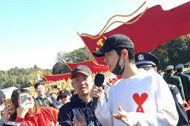 肖战古田心连心慰问演出我们都是追梦人图片