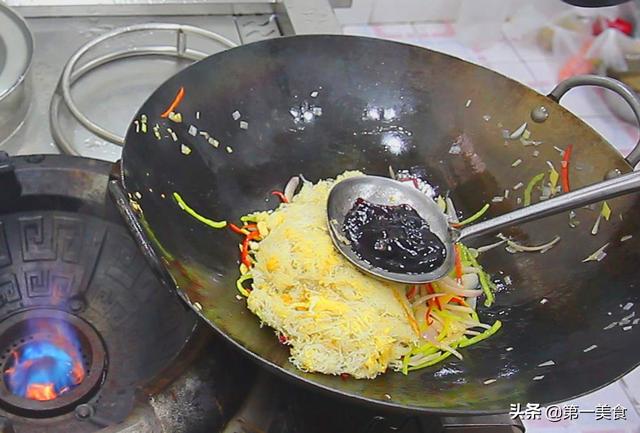 街边7块钱一份的炒米粉，厨师长教你在家做，粉丝不坨块不粘锅