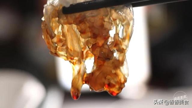 鹅蛋能和花胶一起吃了 2026年鹅蛋能和花胶一起吃了会中毒吗