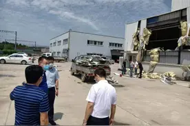 石家庄和平路上一处约8000平米的4层违建开始拆除图片