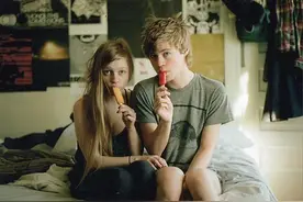 “我只嫁给哥哥！”兄妹俩长期睡一房，“变味”亲情让人难以接受图片