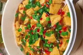 韭菜肉末烧豆腐，咸香微辣，软嫩入味，厨房小白都能搞定的拿手菜图片