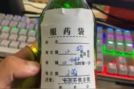 搞笑gif：这大绿棒子口服液，我喜欢图片