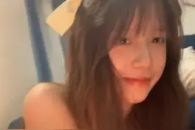 小说：村花叫我起床，没敲门就进来，反应过来后咯咯一笑转身出门图片
