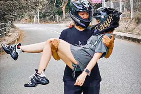 26岁单亲妈妈爱上21岁小伙，声称是真爱要结婚，对方愿意帮她养娃图片