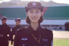 有一种“华丽转身”叫辅警转正，满足三个条件，有望晋升为公务员图片