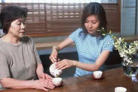 婆媳矛盾，男人护婆婆不护你，无非就是这三个原因图片