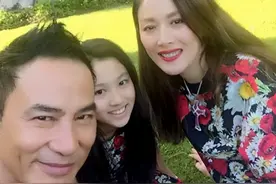 穷小子爱上富家千金，任达华和妻子的爱情，是现实版“童话”吧？图片