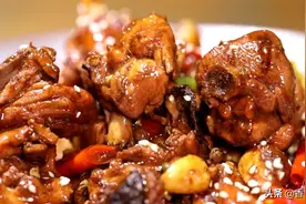 不走寻常路的家常炒鸡，核心机密全在一盆祖传秘料里图片