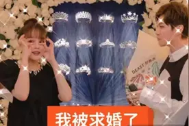 恭喜！赵本山女儿被求婚成功，球球与男友相拥接吻好甜蜜图片