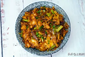 外卖榜单第一名！鸡蛋鸡肉一锅炒，在家做比外面香多了图片