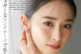 2021春夏流行色：珊瑚色的穿搭与妆容指南图片