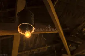 故事：亲眼目睹好友遇害，她在凶手身边装疯三年，等来报仇的那天图片
