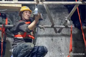 五一节日建设者奋战在劳动一线 地铁六号线桥梓口至广济街站隧道即将贯通图片