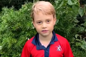 英王室三萌娃首次演讲！夏洛特自曝爱蜘蛛，穿裙子害羞提问太萌了图片