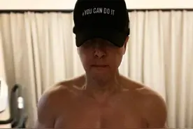 甄子丹晒健身照，57岁肌肉身材保持巅峰状态，隔离期为复工健身图片