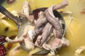 广东经典名菜：猪肚煲鸡汤，做法很简单，在家就能整图片