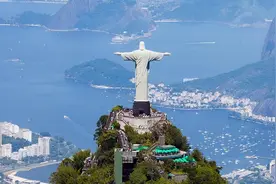 阿根廷有多开放？男女老少露天“新年浴”，中国游客：无法接受图片