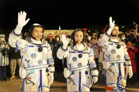 宇航员上太空为何要随身带枪？王亚平也带了，到底为了预防什么？图片