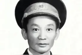 《这位开国中将10岁起在地主家当了四年长工》图片