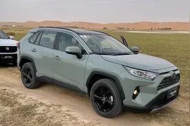 沙漠试驾丰田RAV4荣放混动版，二十多万买它值得吗？图片